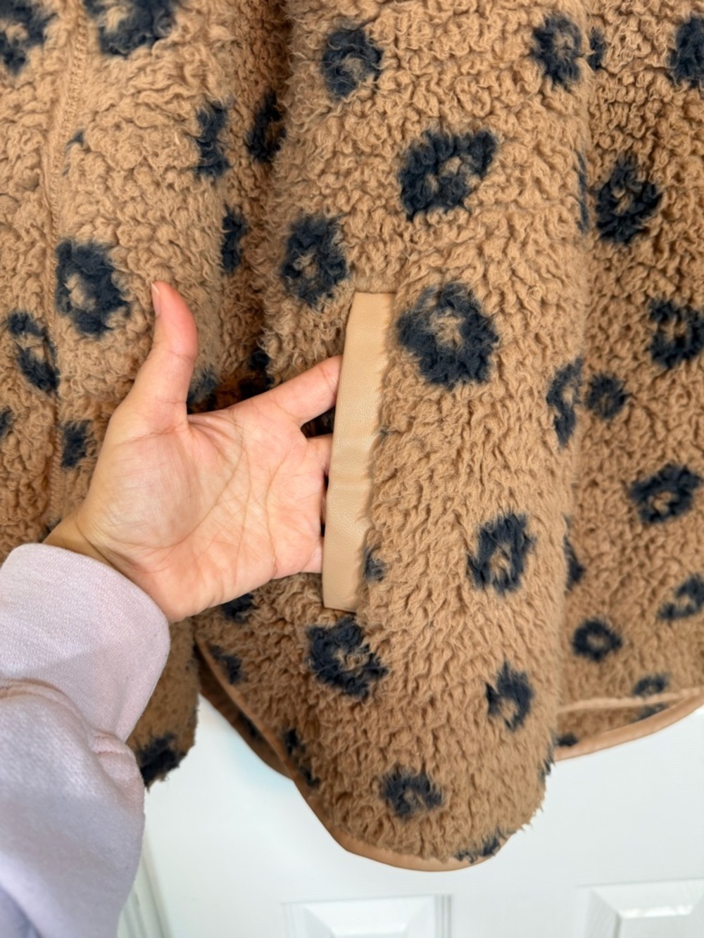 Abercrombie & Fitch Soft Leopard Print Sherpa Half Zip Pullover Jacket - Picture 2 of 12